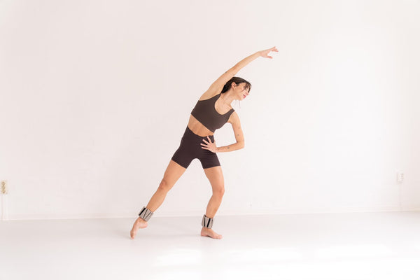 Sofi Carmona Essentials: Mat + Dumbbells + Bangles